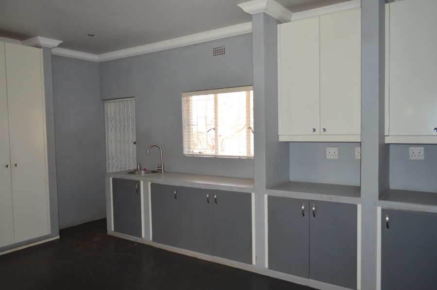 To Let Commercial Property for Rent in Flamwood North West